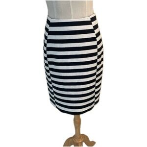 Ann Taylor Black and White Striped Skirt Sz 2